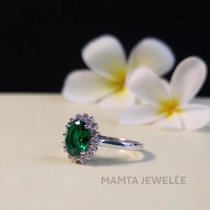 Green emerald ring , 925 sterling silver emerald ring , Engagement ring , Oval green emerald , gift for her