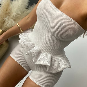 Crinkle Bandeau Top with Lace Bubble Peplum Hem in White Sz S-M image 9