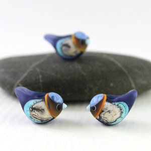 Small Birdies, Pair of Glass Bird Beads, Lampwork, SRA, Frosted Glass, Jewelry Supplies, Handmade in Sweden by Marianne Degener