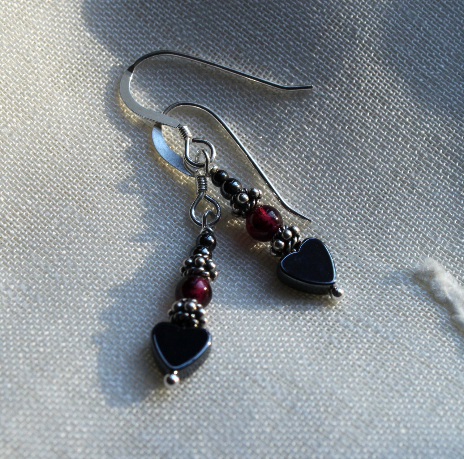 Orecchini Pendenti A Cuore In Ematite Placcati Argento, Chiusura A Levetta, Fatti A Mano UK