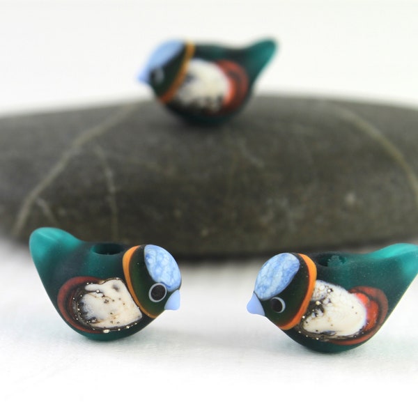 Piccoli birdie, coppia di perline di uccelli di vetro, lampwork, SRA, vetro smerigliato, forniture di gioielli, fatti a mano in Svezia da Marianne Degener