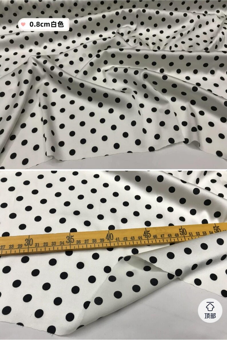 Peut inclure: Tissu blanc &agrave; pois noirs. Le tissu est drap&eacute;, r&eacute;v&eacute;lant sa texture et son mouvement. Le texte "0.8cm" est visible. Une r&egrave;gle en bois indique des mesures en centim&egrave;tres.