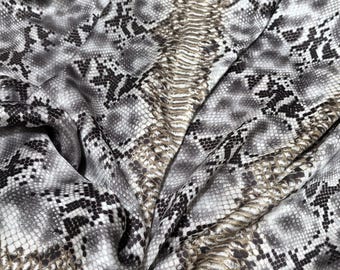 Tissu crêpe de soie Mulberry : imprimé serpent, 16 mm, 43" de large