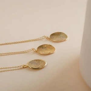 Personalised Fingerprint Necklace, Custom Fingerprint Pendant, Memorial Necklace, Couple Necklace, Engraved Jewellery for Her, Gift for Mom