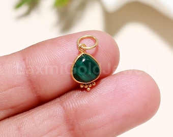 Charm de malaquita de oro macizo de 18 quilates, colgante trillón hecho a mano