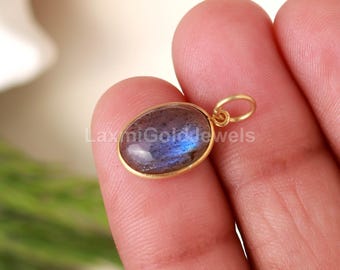 Natural Blue Labradorite Charm, Solid 18K Gold Charm, Charm Pendant, Solid Gold Charm, AA Labradorite Gold Charm, Gold Charm, Handmade Charm