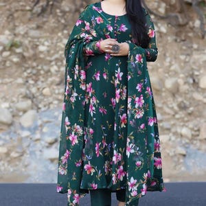 Premium Chiffon Anarkali Kurti Hose und Dupatta Set Designer Kurti Set Kurti Dupatta Set Sommerabnutzung Kurti Hochzeit Kurti Kleid 3PC Kurti Set
