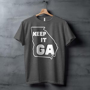 「Keep It GA」Tシャツ、ジョージア・プライドTシャツ、州アウトライン・シャツ、ジョージア愛好家へのギフト、地元シャツ、南部スタイル、ジョージアTシャツ