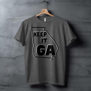 「Keep It GA」Tシャツ、ジョージア州の誇り、お土産Tシャツ、ギフトアイデア、おもしろTシャツ、ジョージア愛好家、アウトラインTシャツ、トレンディなトップス