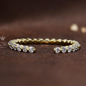 Offener Ehering Farbloser Moissanit Offener Ehering Bubble Prong Set Ring Diamant-Verlobungsring Einfaches passendes zierliches Band Geschenk