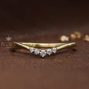 Vintage Round Diamond Curved Wedding Band, V Shaped Promise Ring For Her, Delicate Chevron Stacking Ring, Unique Moissanite Anniversary Ring