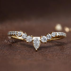 Curved Wedding Band Women&#39;s Vintage Gold Plated Pear Cut Diamond Moissanite Wedding Band Unique Pear Shaped Bridal Stacking Promise Gift