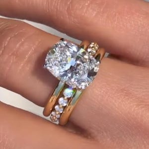 18K Gold Cushion Cut Moissanite Engagement Ring Set: Vintage Bridal Dual Band
