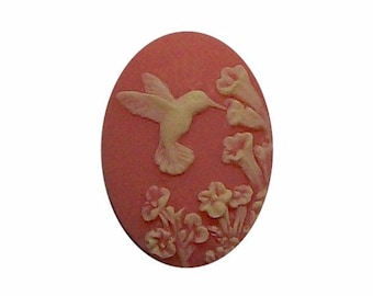 Hummingbird Resin Cameo 25x18mm light dusty pink and off white  cabochon garden theme jewelry finding charm  526x
