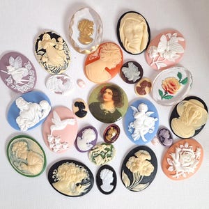 cameo cabochon bulk lot resin cabachon 1/4lb (20- 25 pcs)  make your own buttons pendants pins rings etc. most 40x30mm loose oval cabs  690q