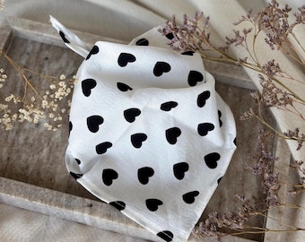 Bandana pour chien avec un cœur – Foulard léger en forme de cœur pour l'été – Accessoire élégant pour chien