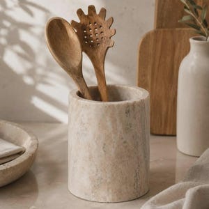 Handgemaakte Marmeren Keukenhulp, Organisator van Natuursteen (6"H x 5"D)