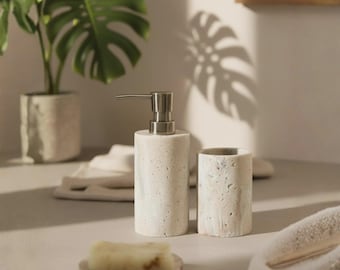 Beiges Travertin Badezimmer-Accessoire-Set: Seifenspender, Becher, Schale – Moderne Spa-Dekoration