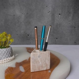 Dreieckiger Stifthalter aus Naturmarmor, Minimalistischer Schreibtisch-Organizer aus Stein, Make-up-Pinselhalter
