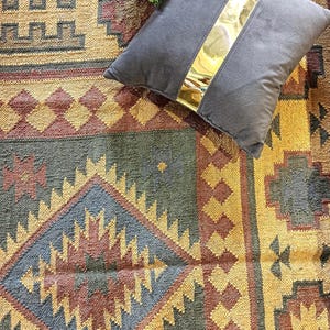 Handwoven Jute Kilim Rug: Bohemian Wool Area Rug