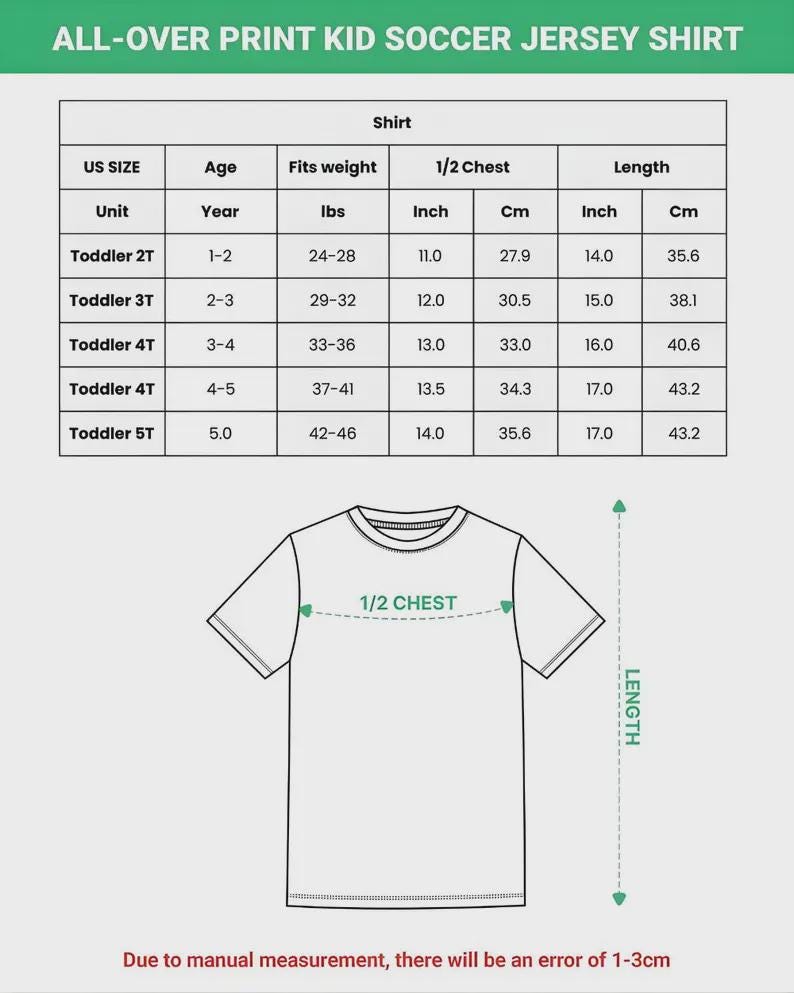 K&ouml;nnte beinhalten: Wei&szlig;es Fu&szlig;balltrikot f&uuml;r Kleinkinder mit Gr&ouml;&szlig;entabelle. Die Tabelle zeigt Brustma&szlig;e von 27,9 cm bis 35,6 cm und L&auml;ngen von 35,6 cm bis 43,2 cm. Das Shirt hat einen Rundhalsausschnitt und kurze &Auml;rmel. Der Text auf dem Bild lautet "ALL-OVER PRINT KID SOCCER JERSEY SHIRT."