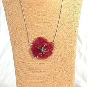 Dried Poppy Flower Necklace in Resin – Handmade Artisan Jewelry – Natural and Elegant Women&#39;s Gift