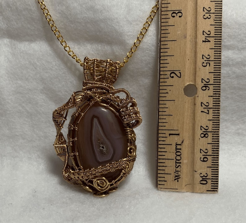 with 26 in Gold Plated Chain. Faux Gold Wire 100/% Natural Nanhong Agate Geode Pendant Faux Gold Wire 82.75 ct