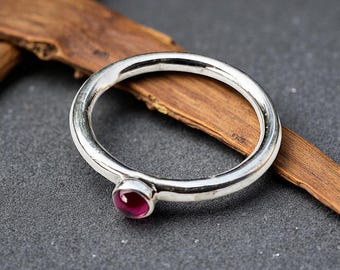 Robijnrode ring, geboortesteenring juli, verlovingsring, beloftering, natuurlijke robijnrode ring, robijnrode verlovingsring, eenvoudige ring, 925 sterlingzilveren ring