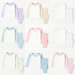 Puede incluir: Nueve conjuntos de pijamas infantiles en varios colores. Cada conjunto incluye una camiseta raglán de manga larga y pantalones a juego. Los colores incluyen lavanda, beige, azul claro, rosa, verde y blanco. Algunos tienen rayas o nubes.