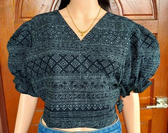 Top corto bohemio batik con estampado étnico y mangas abullonadas, camisa de algodón hecha a mano, vestido negro para mujer