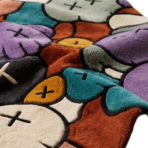 Alfombra abstracta hecha a mano con mechones, alfombra de estudio moderna y colorida inspirada en KAWS. imagen 4