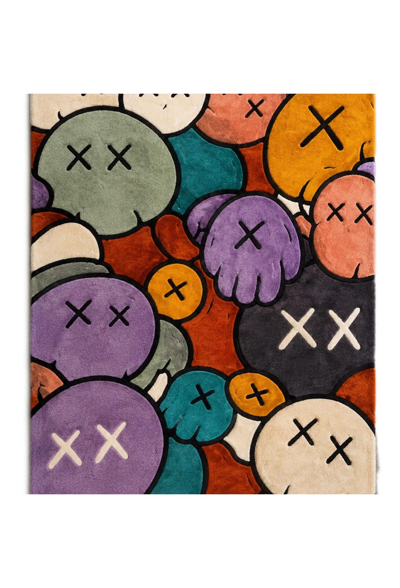 Puede incluir: Una alfombra rectangular con un patr&oacute;n denso y superpuesto de formas redondeadas tipo dibujos animados en varios colores, incluyendo morado, verde, naranja, negro y beige. Cada forma presenta un distintivo motivo de ojo en forma de X.
