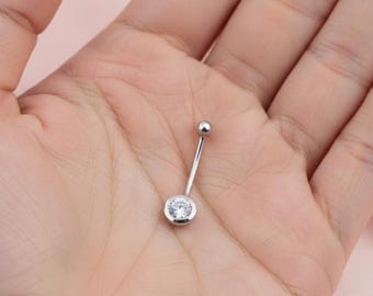 Anillo minimalista de ombligo con diamantes y moissanita para mujer, hecho a mano, chapado en oro de 14 quilates.