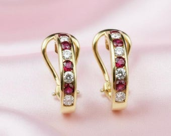 Eleganti orecchini da donna con rubini e diamanti incastonati a canale, in argento placcato oro 14 carati, perfetti per matrimoni.