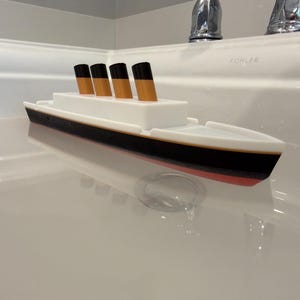 3D Printed Unsinkable Titanic Bath Toy – 10 Inch Floating Boat for Kids, Educational Bathtub Ship Model, Unique Water Play Gift