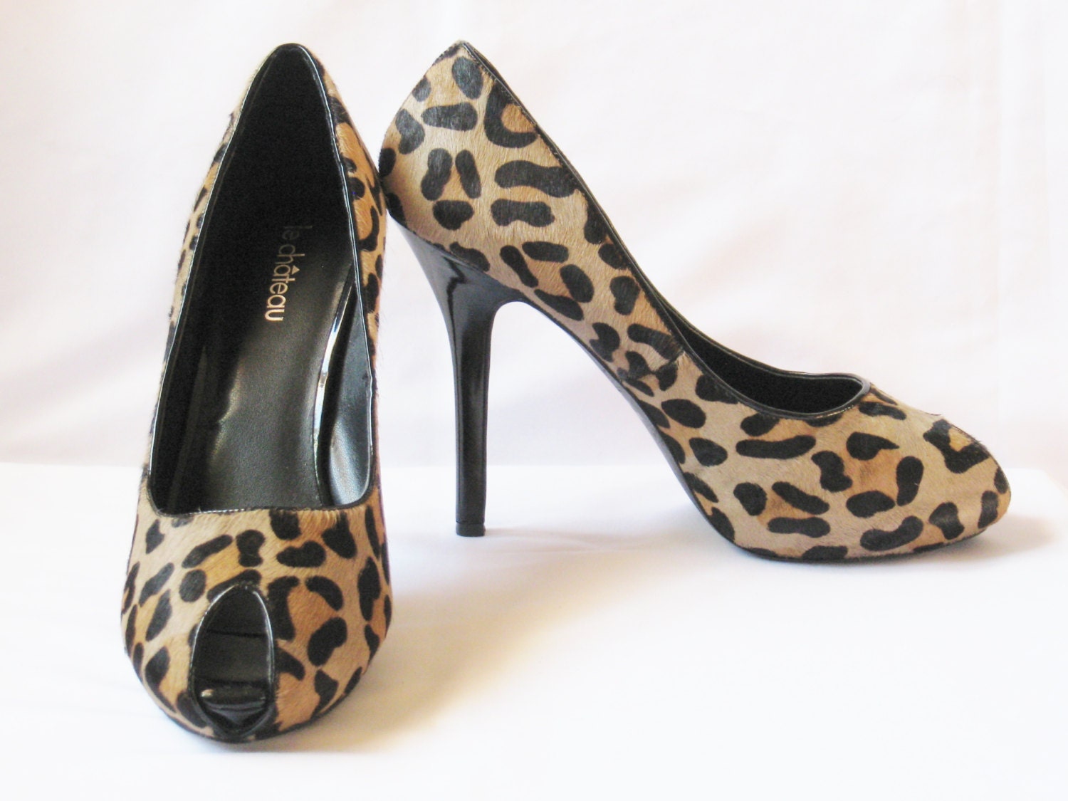 le chateau white shoes