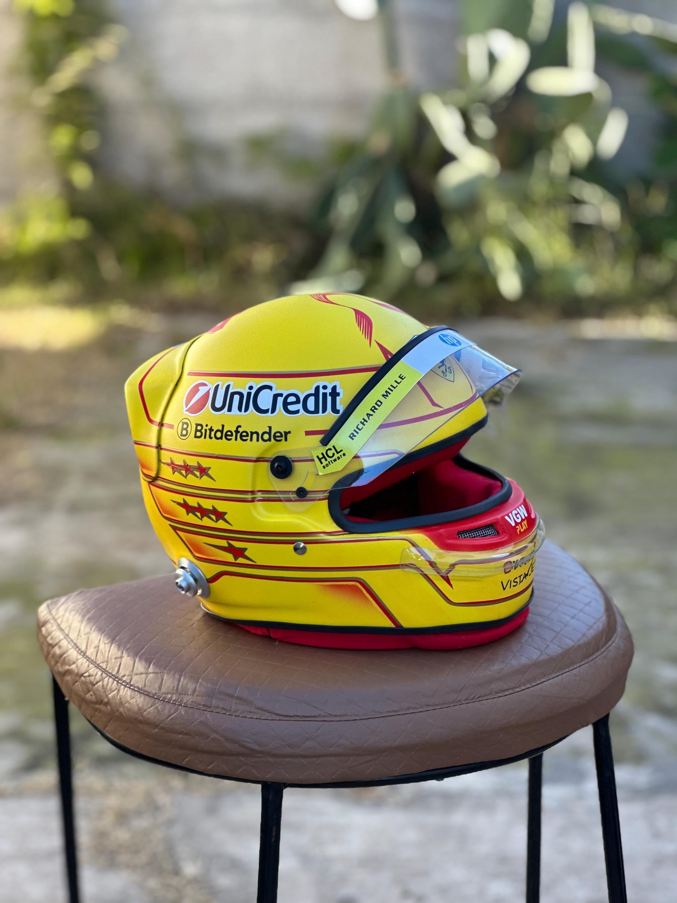 Réplica casco Lewis Hamilton #44 Ferrari 2025 – casco decorativo