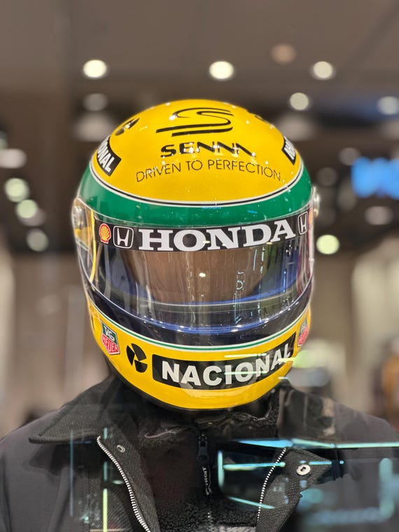 ケース付き アイルトン・セナ 陶器製ヘルメット置物 灰皿 ケース付き