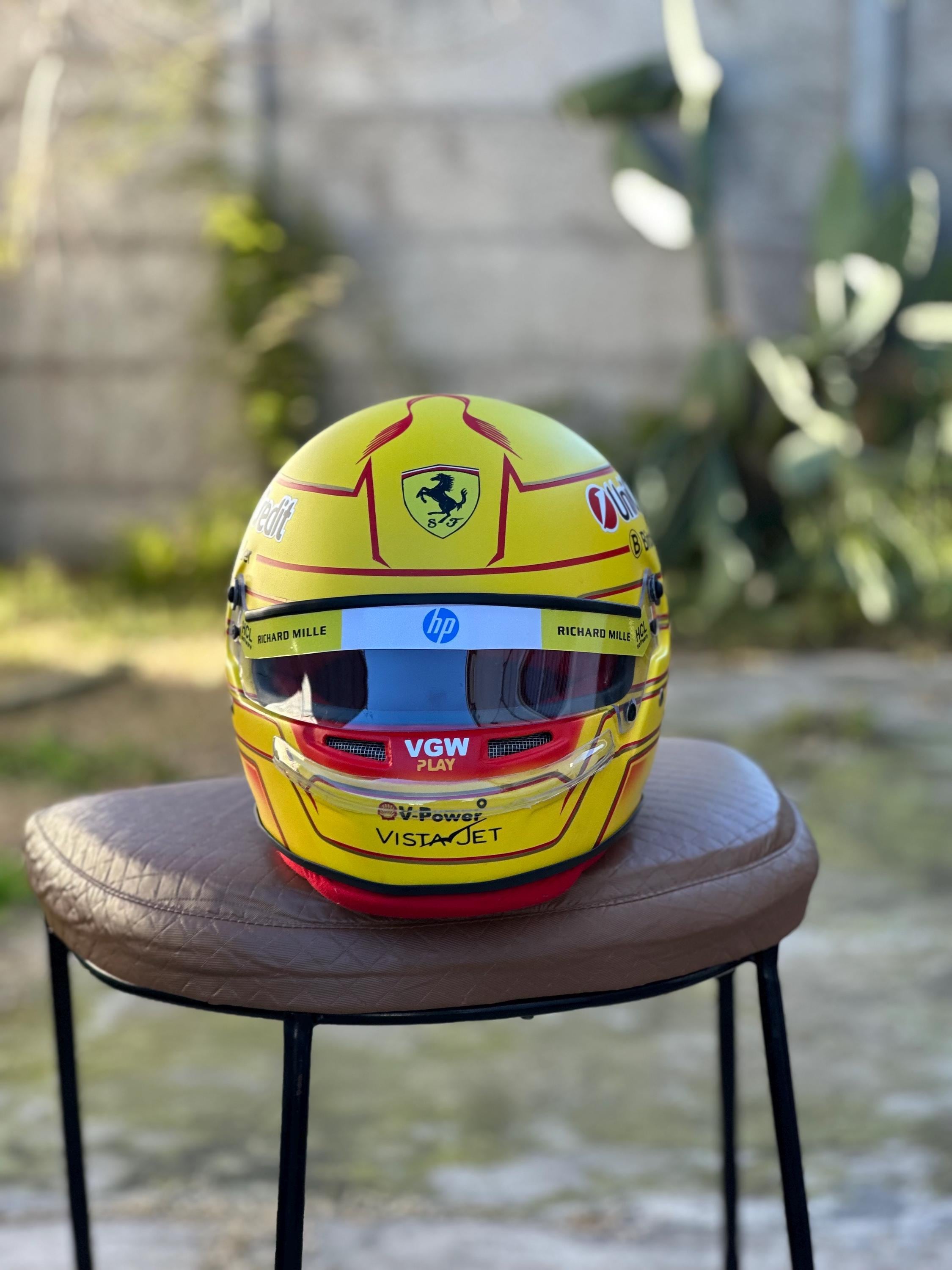 Réplica casco Lewis Hamilton #44 Ferrari 2025 – casco decorativo