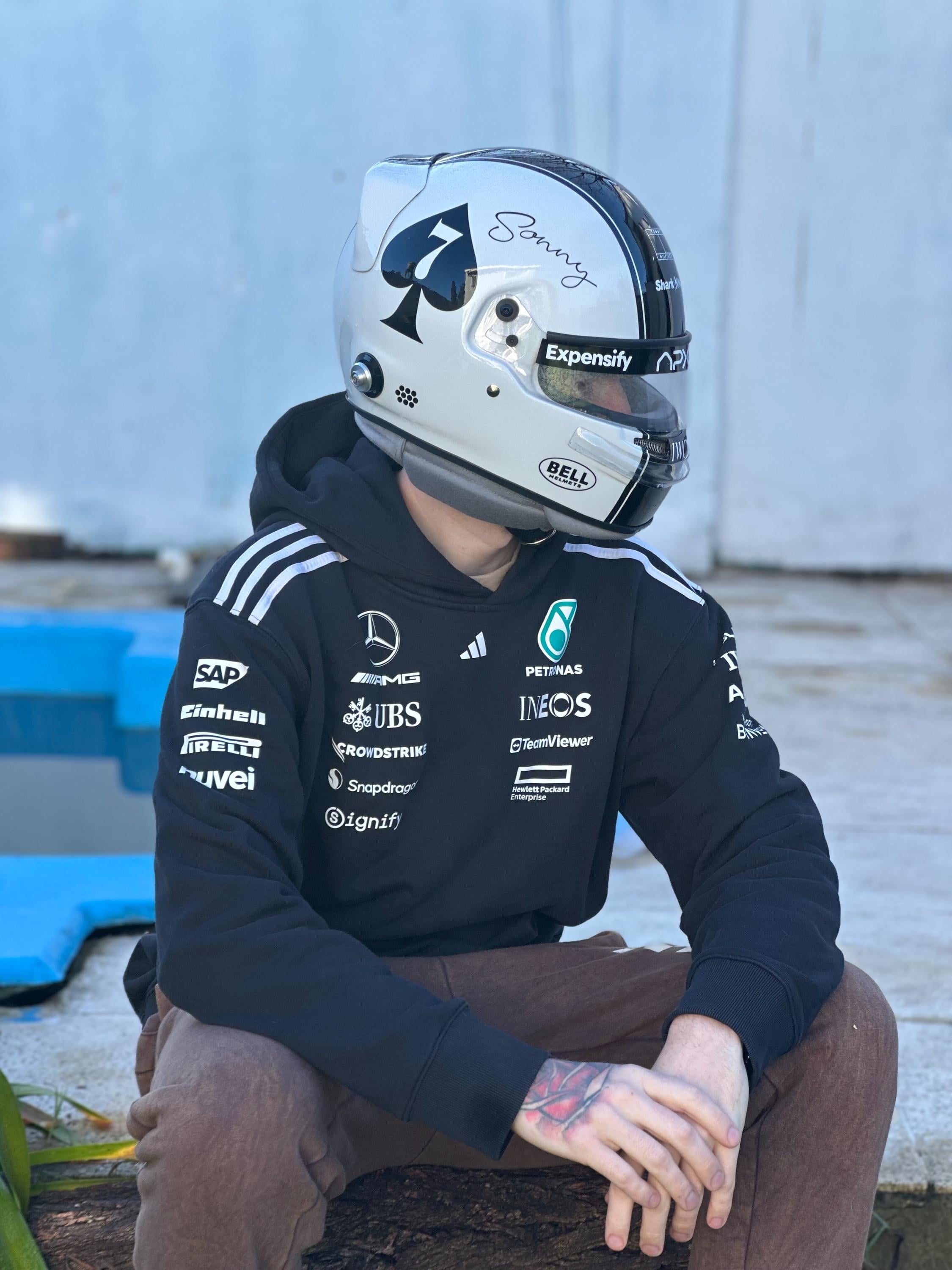ソニー・ヘイズ #7 F1 2025 ヘルメット – APX GP ブラッド・ピット