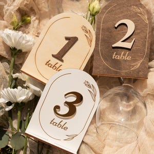 Numeri da tavolo personalizzati per matrimoni - Numeri da tavolo in legno rustico personalizzati - Numeri da tavolo incisi - Decorazioni per ricevimenti nuziali - Etichette con numeri da tavolo