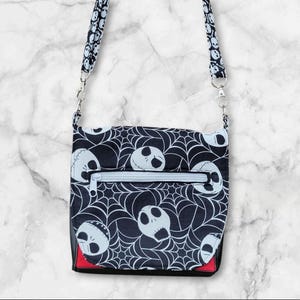 Bolso bandolera con calavera para teléfono y billetera - Monedero pequeño con múltiples bolsillos y 6 ranuras para tarjetas - Tela gótica. LISTO PARA ENVIAR.