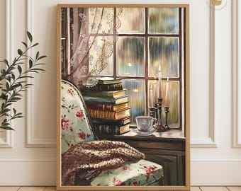 Könnte beinhalten: Ein gerahmtes Kunstwerk zeigt eine gemütliche Leseecke. Ein floral gemusterter Stuhl trägt eine braune Decke. Ein Stapel Bücher befindet sich in der Nähe eines Fensters mit Spitzengardinen. Angezündete Kerzen und eine Teetasse vervollständigen die Szene.