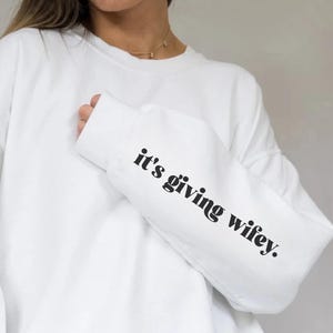 Its Giving Wifey Sweatshirts Bride to Be Shirt Newlywed Tees Custom Engagement Gift Honeymoon Outfit Wedding Day Sweaters Wifey Vibes Mrs