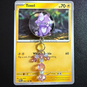 Imán de cartas coleccionables de Gremlin Eléctrico / Regalo de fan art hecho a mano / Imán de nevera reciclado para coleccionistas / Decoración de tarjetas