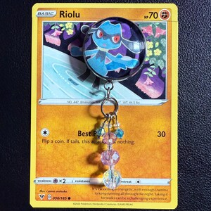 Imán de cartas coleccionables de Aura Pup / Regalo hecho a mano para fans de la lucha / Imán de nevera reciclado para coleccionistas / Decoración de tarjetas adorables / (Versión 1)