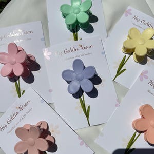 Gepersonaliseerde bloem haarspeldje – Kleurrijke madeliefje-haaraccessoires met aangepaste kaart – vrijgezellenfeest, babyshower, verjaardagscadeau