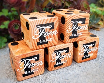 Wood Yardzee Jumbo Nombre de boda Matrimonio establecido Giant Lawn Yard DICE - Bunco, Farkle, Yahtzee, Decoración del hogar