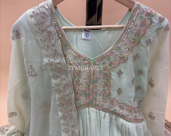 Abito da sposa indiano ricamato con dupatta in georgette di pista