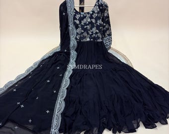 Robe noire en georgette Anarkali avec sequins Dupatta